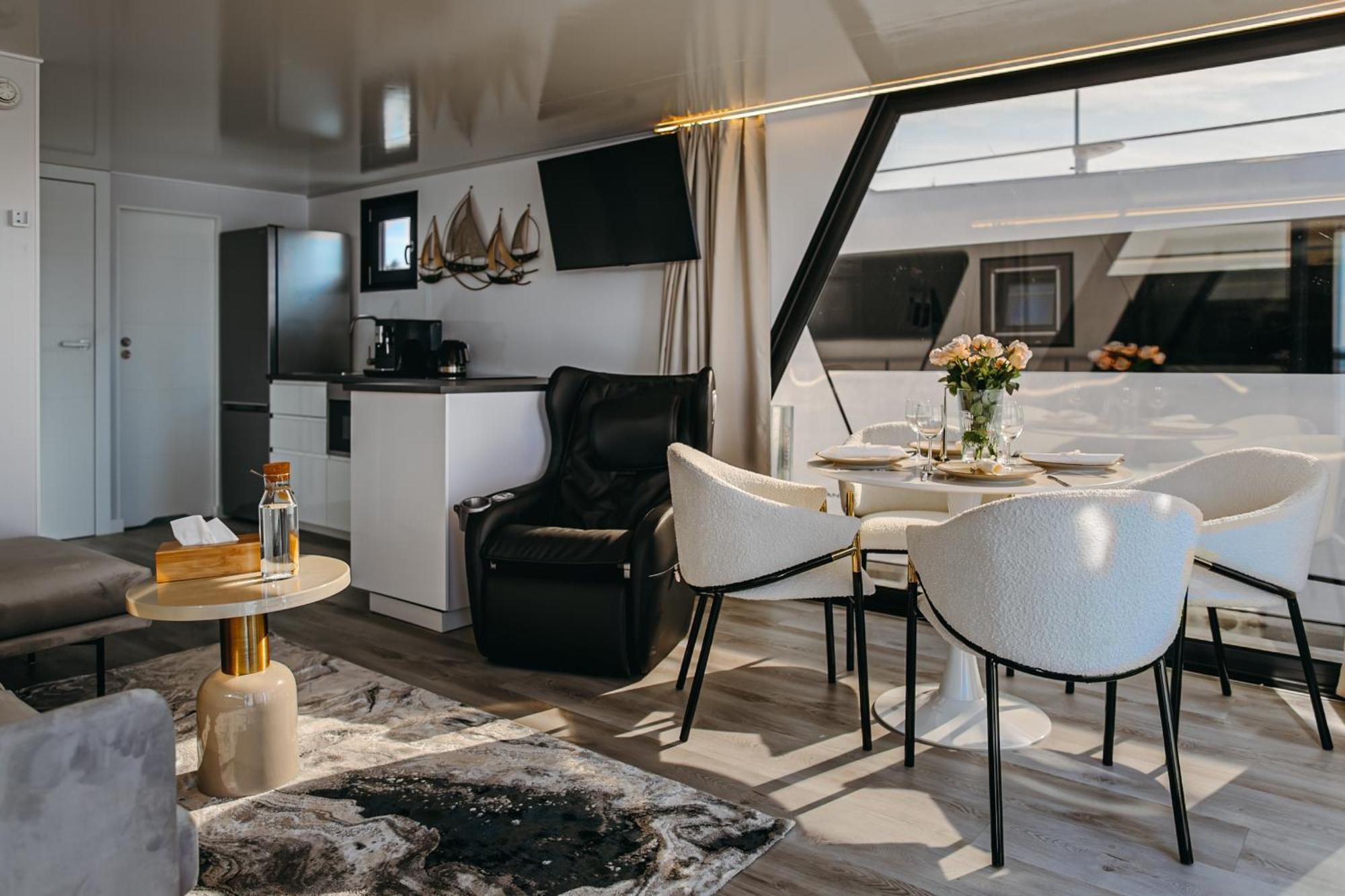 Apartment Ht Houseboats - Domki Na Wodzie - Sauna, Motorowka, Rowerki Wodne