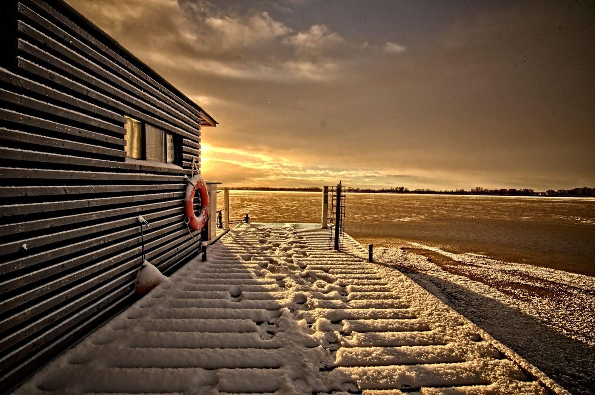 Ht Houseboats - Na Wodzie - Sauna, Motorowka, Rowerki Wodne Appartamento Mielno (Koszalin)